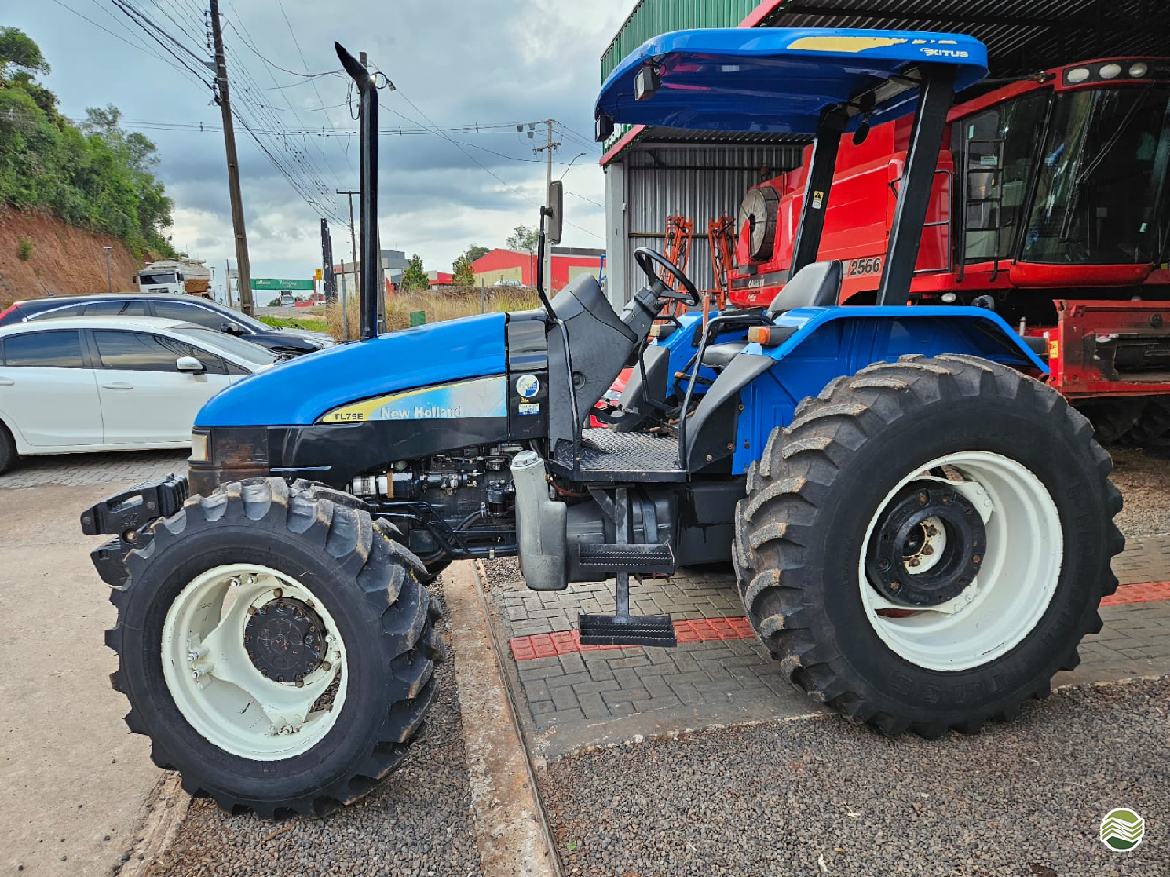TRATOR NEW HOLLAND NEW TL 75 Tração 4x4 Pessette Máquinas Agrícolas CHOPINZINHO PARANÁ PR
